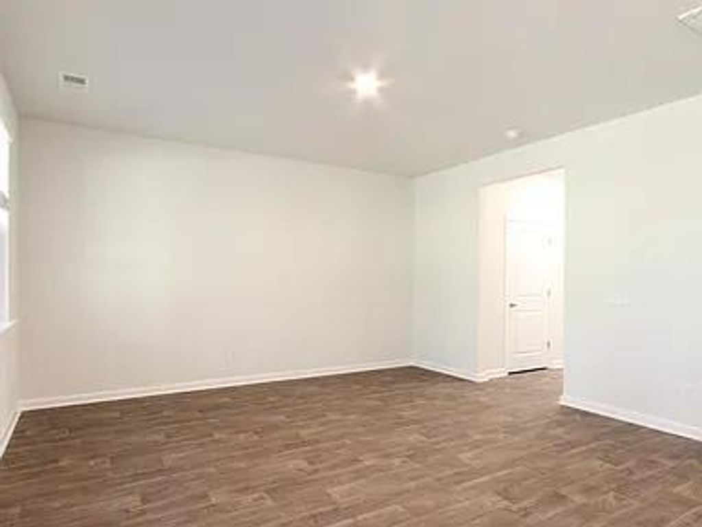 Image 10 of property listing at 127 Blossom Wood Lane, Summerville, SC 29486