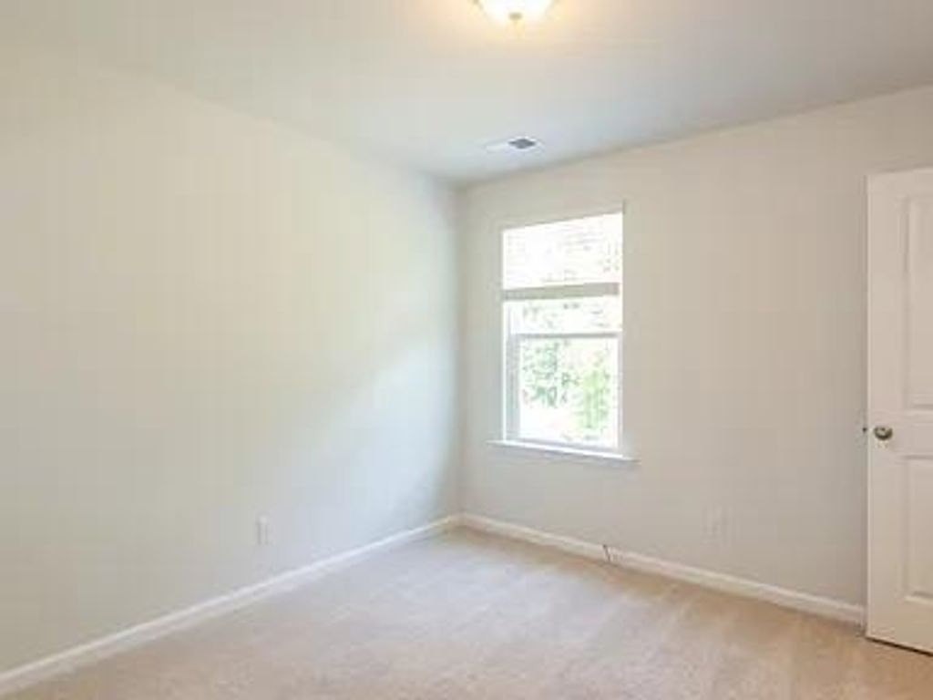 Image 21 of property listing at 127 Blossom Wood Lane, Summerville, SC 29486