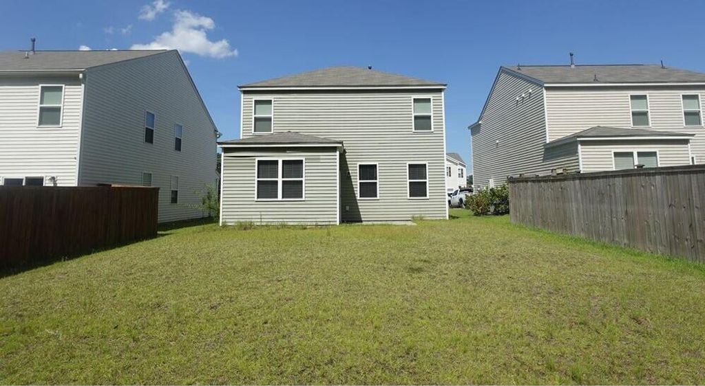 Image 27 of property listing at 127 Blossom Wood Lane, Summerville, SC 29486