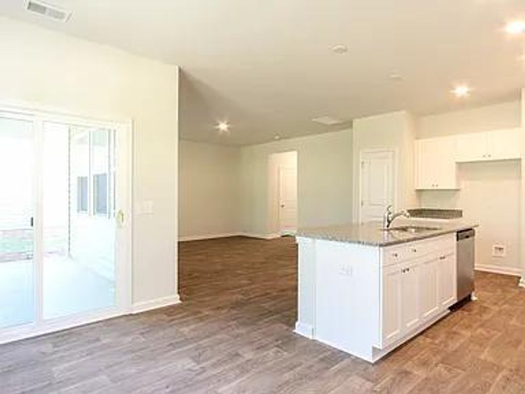 Image 3 of property listing at 127 Blossom Wood Lane, Summerville, SC 29486