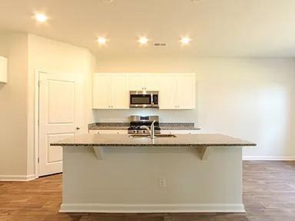 Image 4 of property listing at 127 Blossom Wood Lane, Summerville, SC 29486