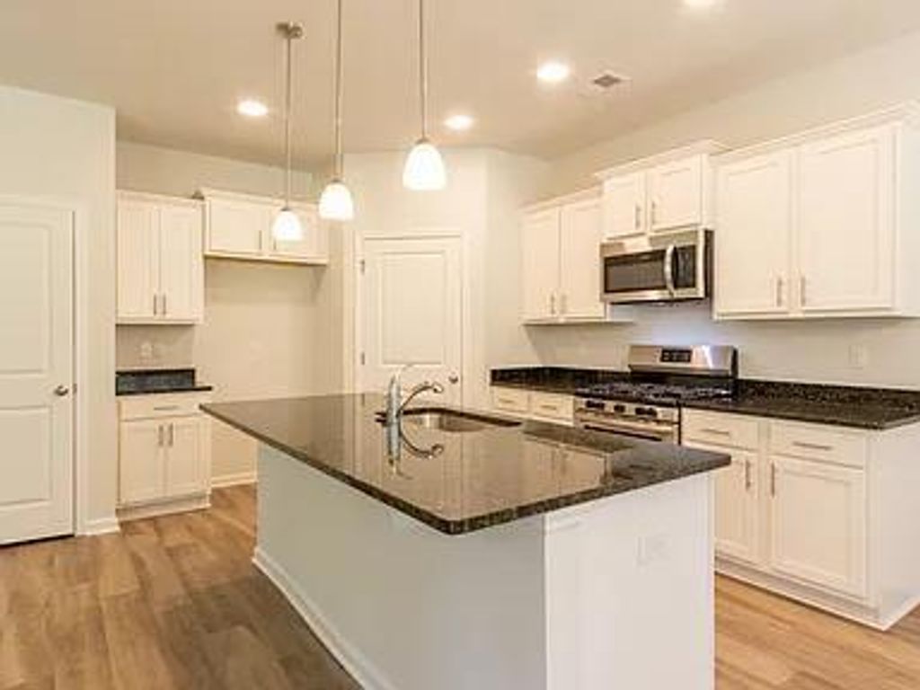 Image 5 of property listing at 127 Blossom Wood Lane, Summerville, SC 29486