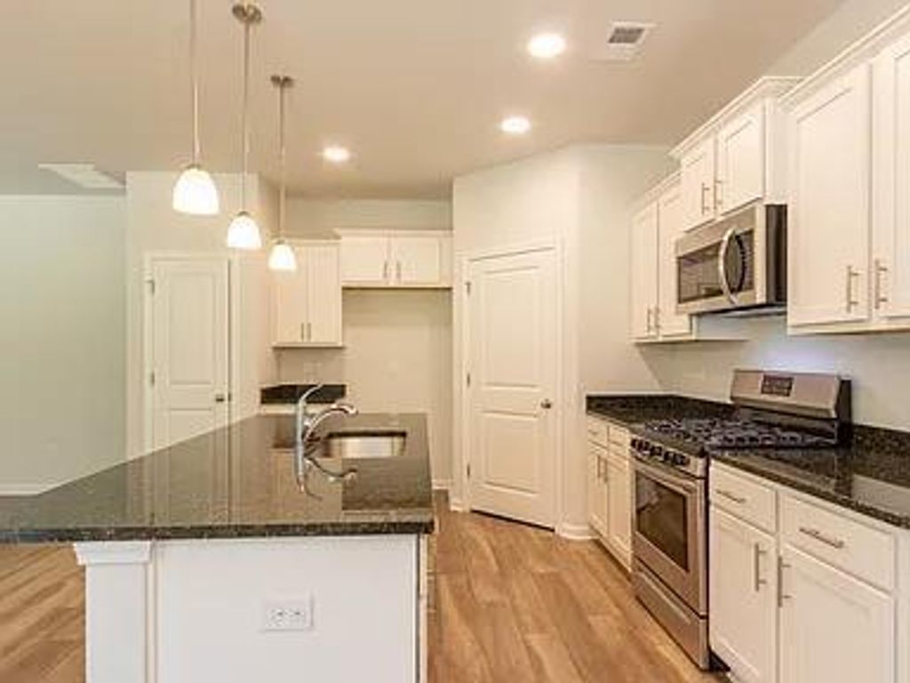 Image 6 of property listing at 127 Blossom Wood Lane, Summerville, SC 29486