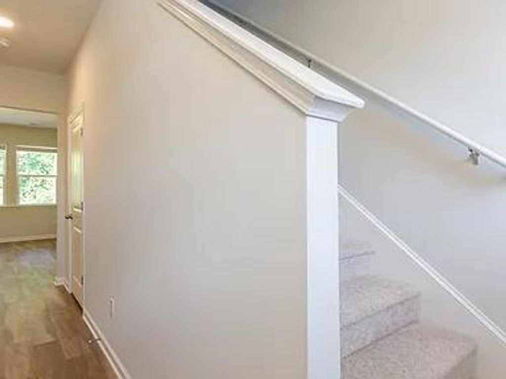 Image 8 of property listing at 127 Blossom Wood Lane, Summerville, SC 29486