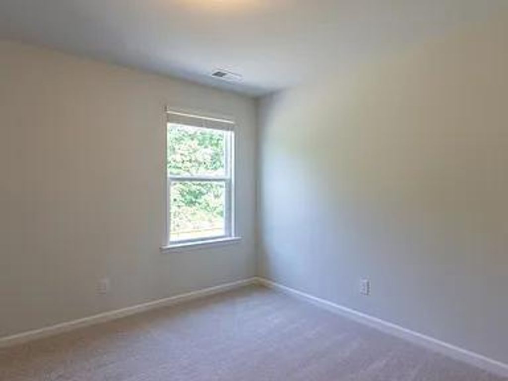 Image 9 of property listing at 127 Blossom Wood Lane, Summerville, SC 29486