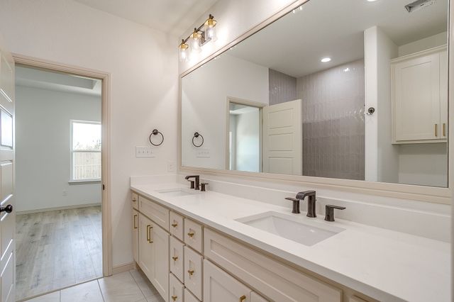 933 Colorado River Drive, Granbury, TX 76048