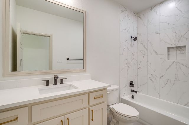 933 Colorado River Drive, Granbury, TX 76048