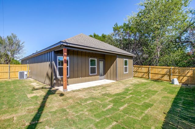 933 Colorado River Drive, Granbury, TX 76048