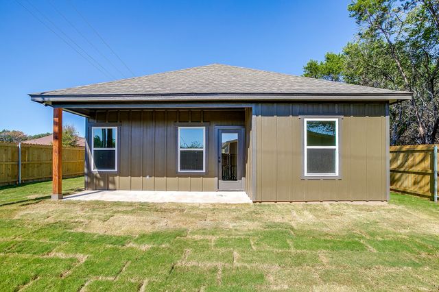933 Colorado River Drive, Granbury, TX 76048