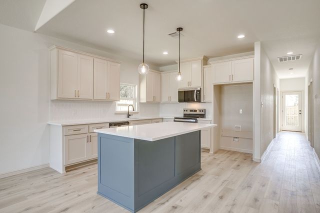 933 Colorado River Drive, Granbury, TX 76048