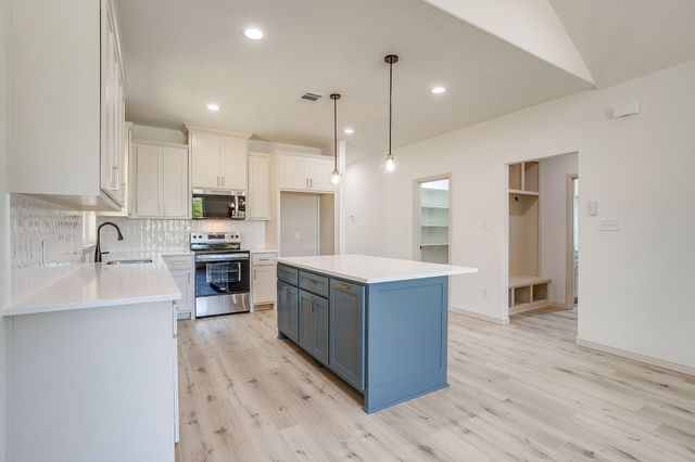 933 Colorado River Drive, Granbury, TX 76048