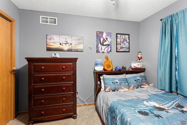 7523 SW 26th ST, Topeka, KS 66614