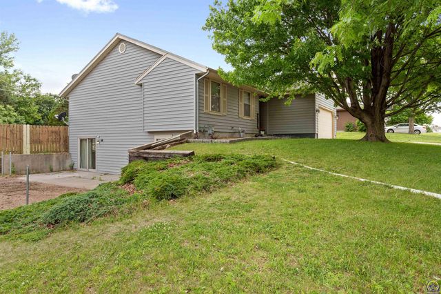 7523 SW 26th ST, Topeka, KS 66614