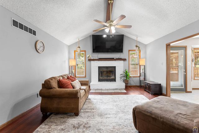 7523 SW 26th ST, Topeka, KS 66614