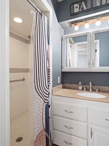 2815 N Grove Avenue, Oklahoma City, OK 73127