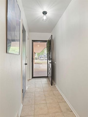 2815 N Grove Avenue, Oklahoma City, OK 73127