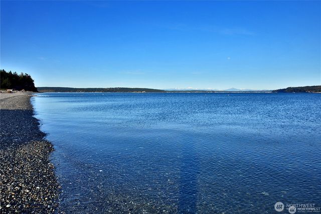 2805 N Bluff Road, Greenbank, WA 98253