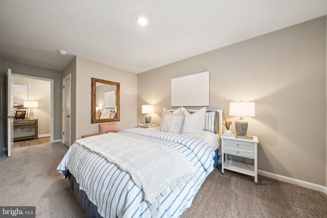 9 RIVER OAK DR, Staunton, VA 24401