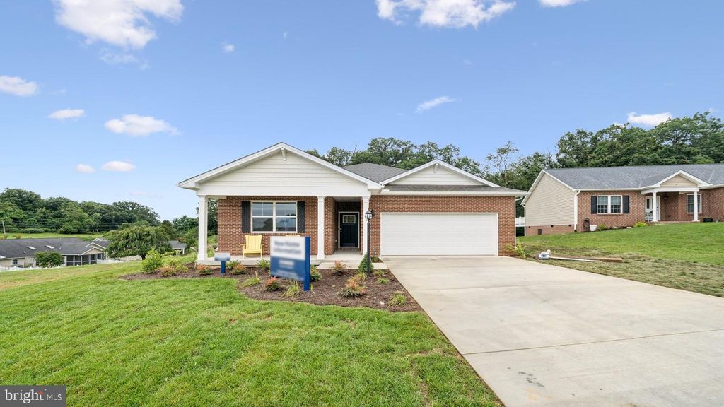 9 RIVER OAK DR, Staunton, VA 24401