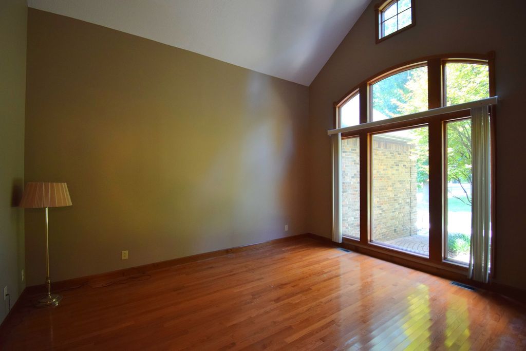 Image 19 of property listing at 12183 E Hutchison Road, Mt Vernon, IL 62864
