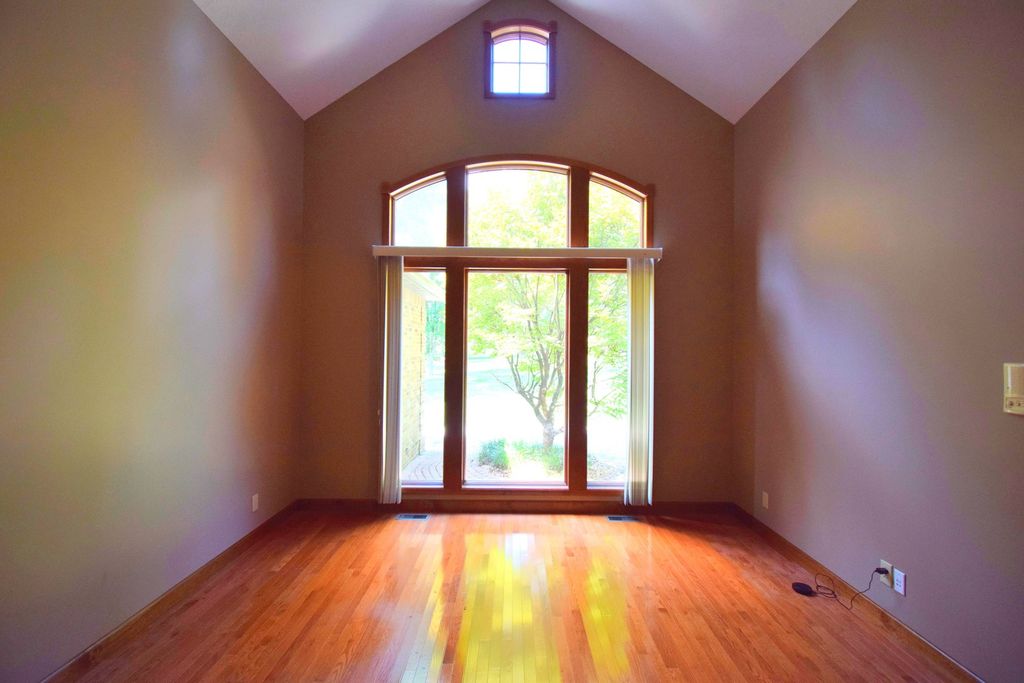 Image 20 of property listing at 12183 E Hutchison Road, Mt Vernon, IL 62864
