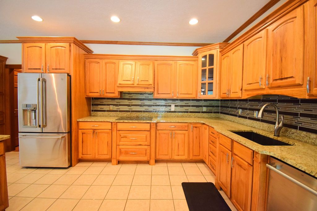 Image 24 of property listing at 12183 E Hutchison Road, Mt Vernon, IL 62864