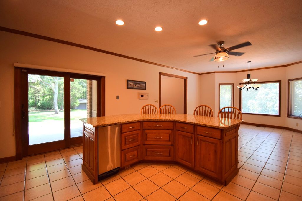 Image 26 of property listing at 12183 E Hutchison Road, Mt Vernon, IL 62864