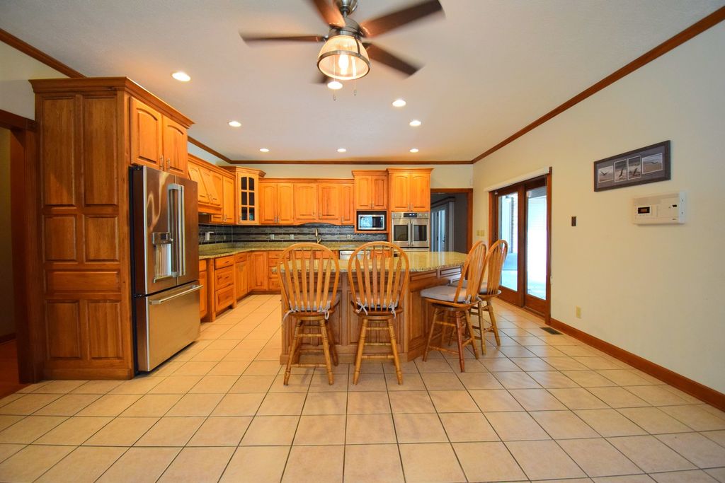 Image 27 of property listing at 12183 E Hutchison Road, Mt Vernon, IL 62864