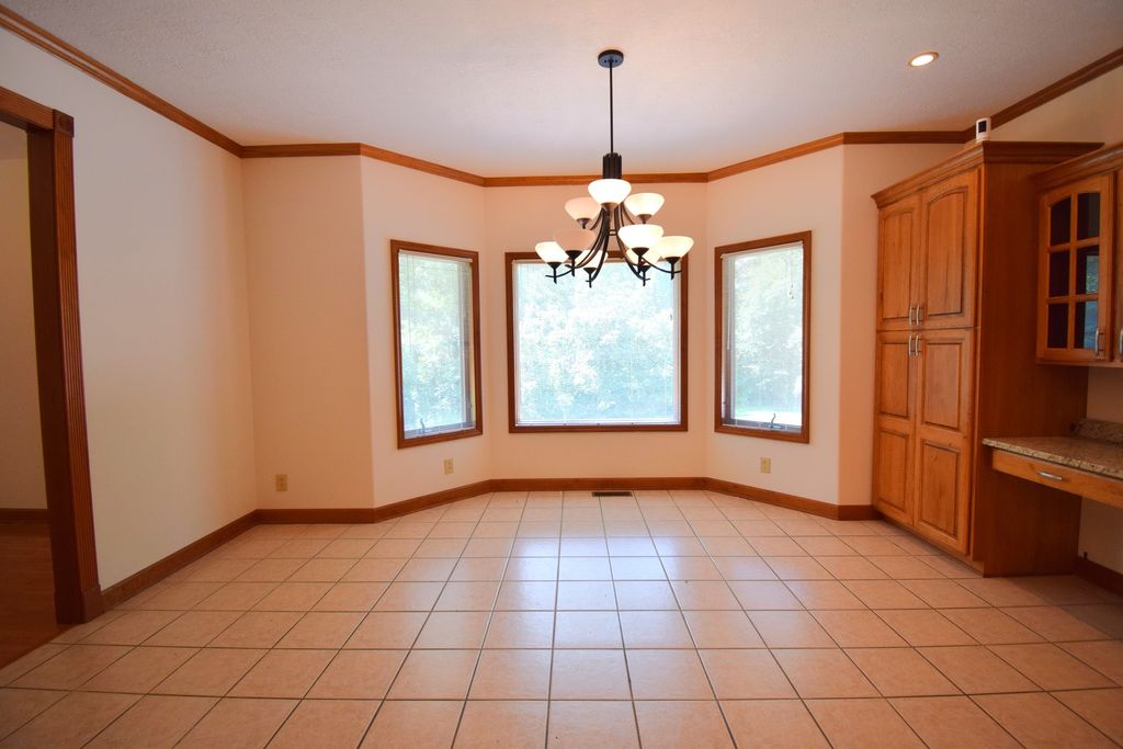Image 28 of property listing at 12183 E Hutchison Road, Mt Vernon, IL 62864