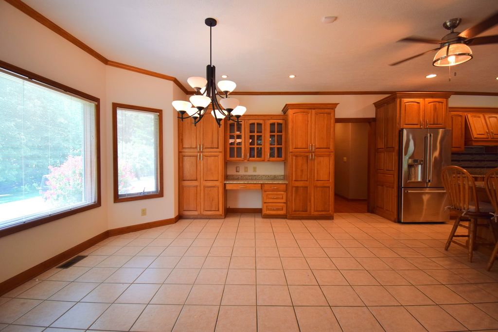 Image 29 of property listing at 12183 E Hutchison Road, Mt Vernon, IL 62864
