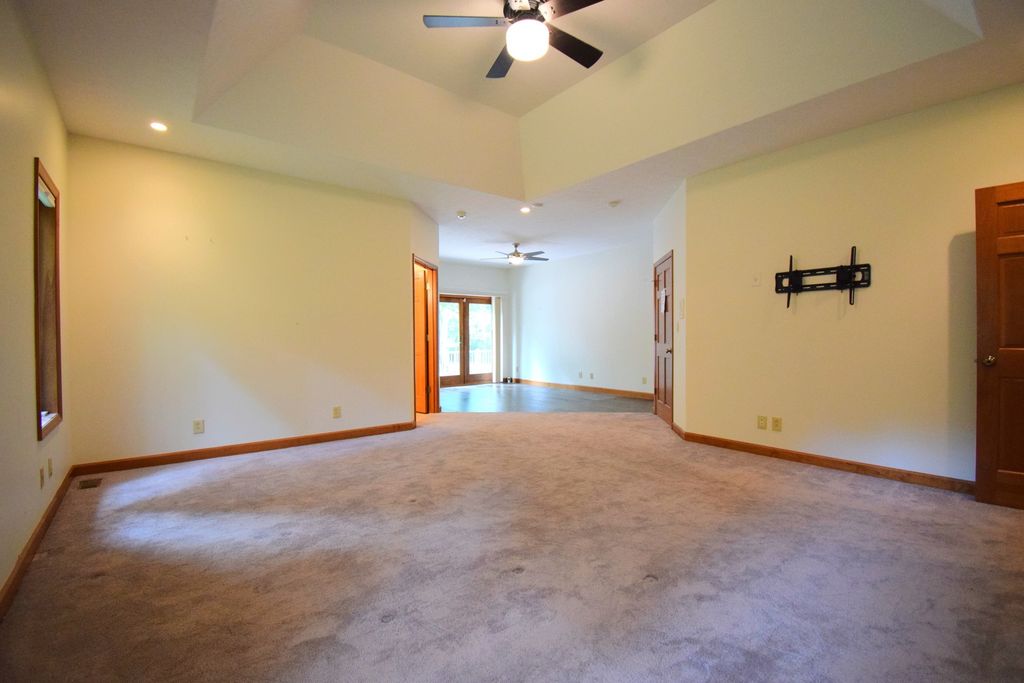 Image 30 of property listing at 12183 E Hutchison Road, Mt Vernon, IL 62864
