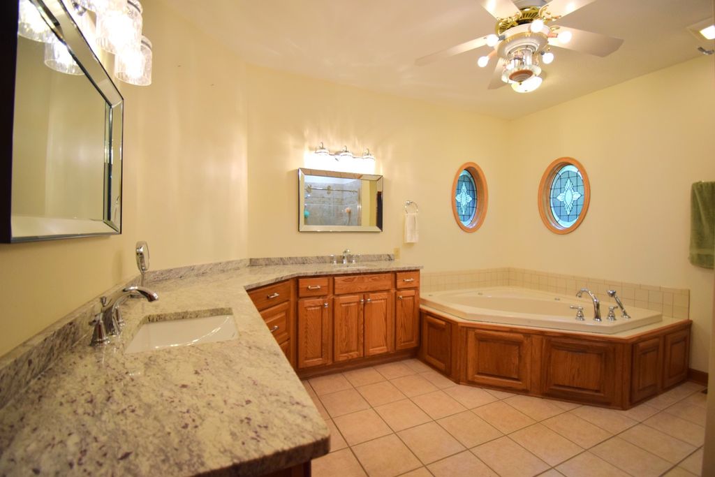 Image 32 of property listing at 12183 E Hutchison Road, Mt Vernon, IL 62864