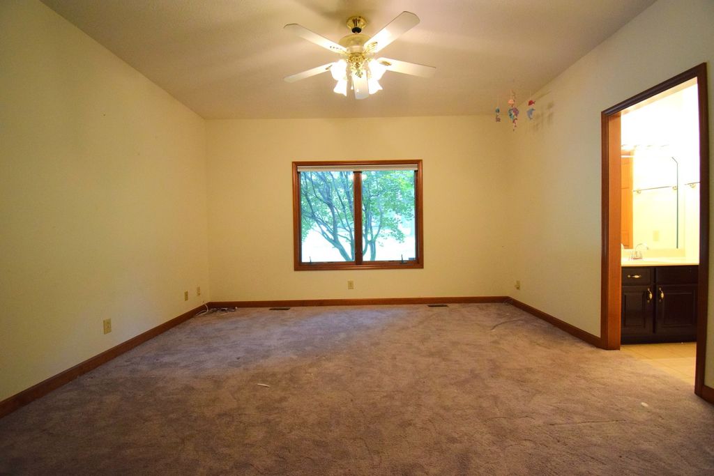 Image 35 of property listing at 12183 E Hutchison Road, Mt Vernon, IL 62864