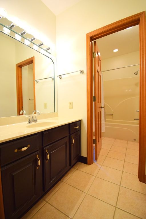 Image 37 of property listing at 12183 E Hutchison Road, Mt Vernon, IL 62864