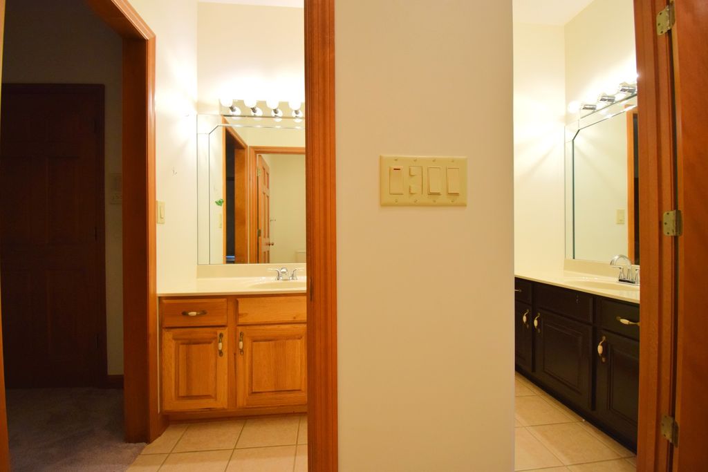Image 39 of property listing at 12183 E Hutchison Road, Mt Vernon, IL 62864