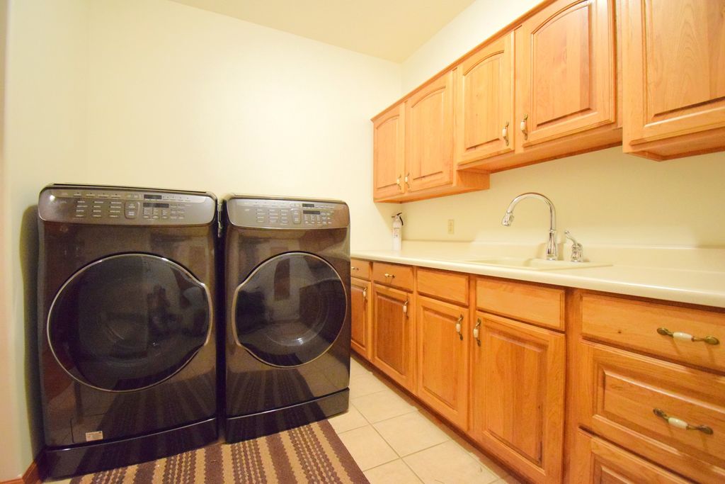 Image 42 of property listing at 12183 E Hutchison Road, Mt Vernon, IL 62864