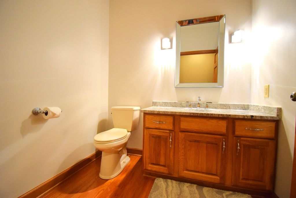 Image 43 of property listing at 12183 E Hutchison Road, Mt Vernon, IL 62864
