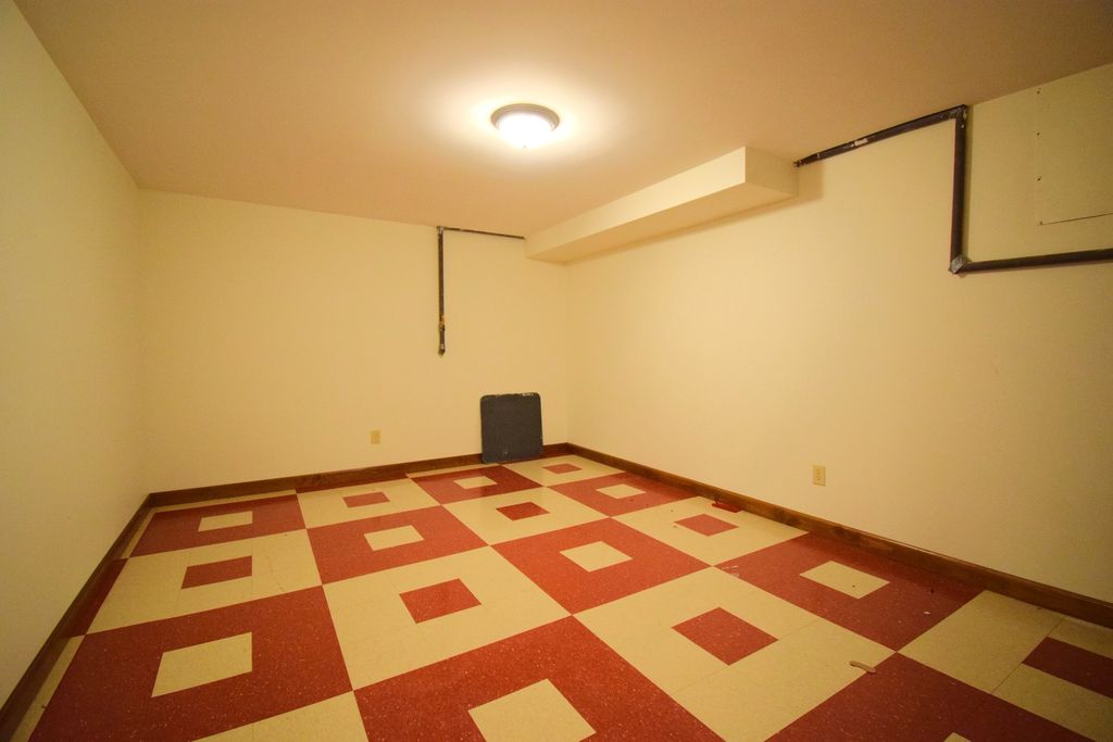 Image 44 of property listing at 12183 E Hutchison Road, Mt Vernon, IL 62864