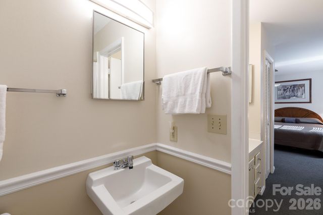 734 Charter Place, Charlotte, NC 28211