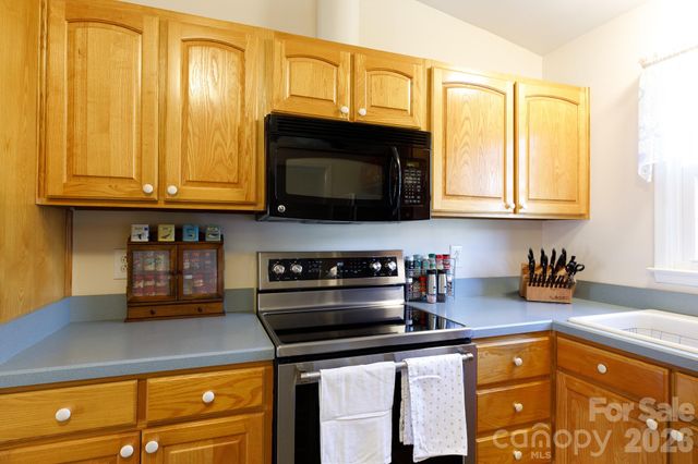 734 Charter Place, Charlotte, NC 28211