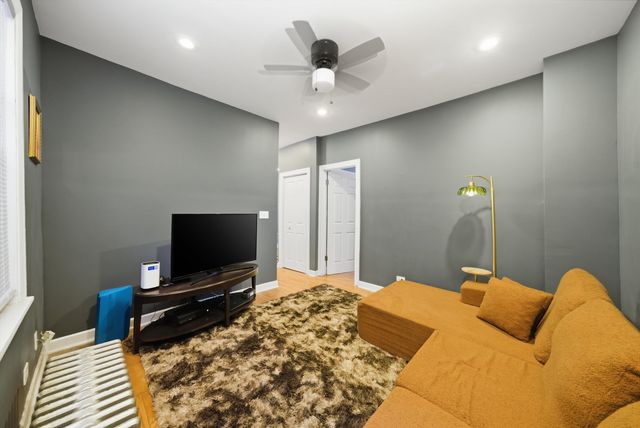 2924 S Princeton Avenue, Chicago, IL 60616