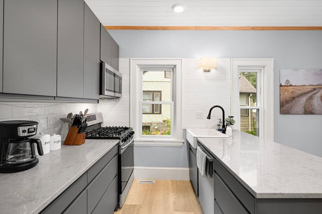 3240 20th Avenue S, Minneapolis, MN 55407