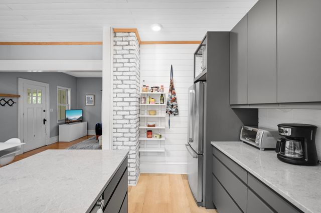 3240 20th Avenue S, Minneapolis, MN 55407