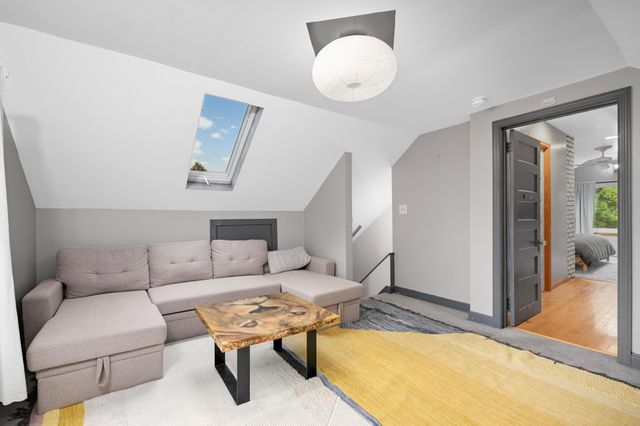 3240 20th Avenue S, Minneapolis, MN 55407