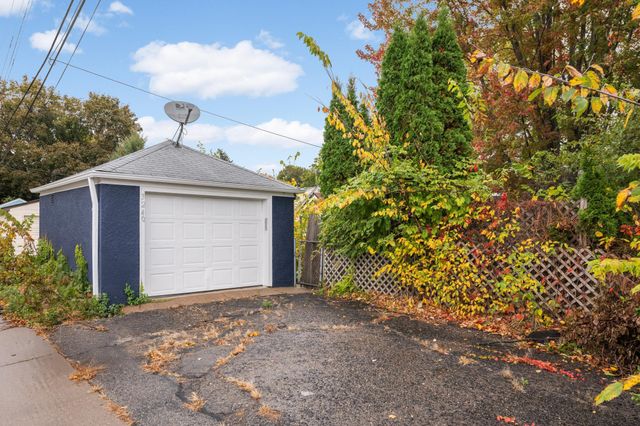 3240 20th Avenue S, Minneapolis, MN 55407
