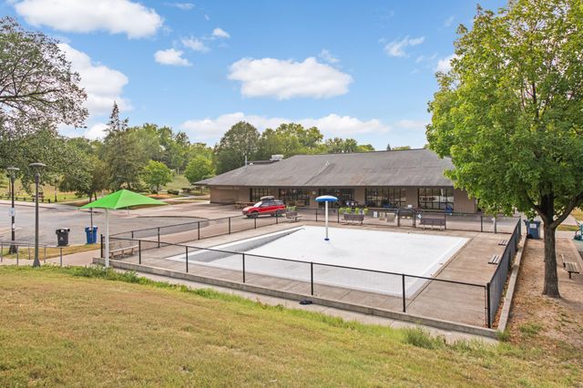 3240 20th Avenue S, Minneapolis, MN 55407