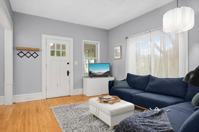 3240 20th Avenue S, Minneapolis, MN 55407