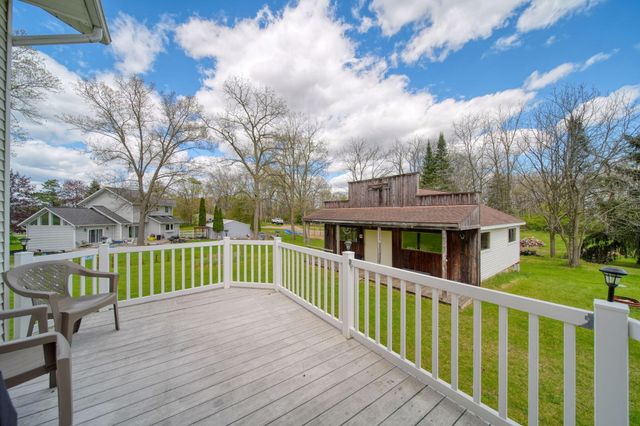 7155 Bayview Road, Jackson, MI 49201