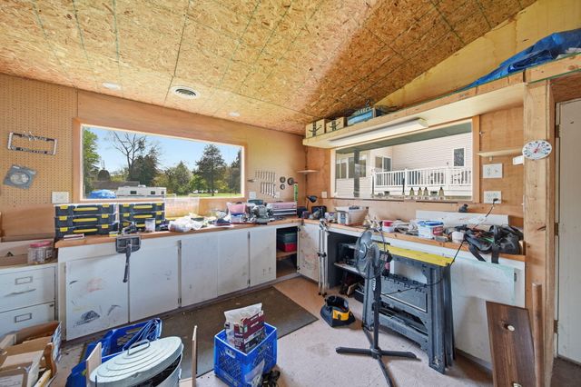 7155 Bayview Road, Jackson, MI 49201