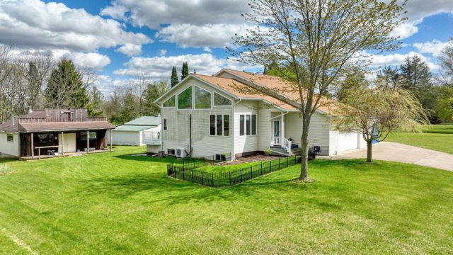 7155 Bayview Road, Jackson, MI 49201